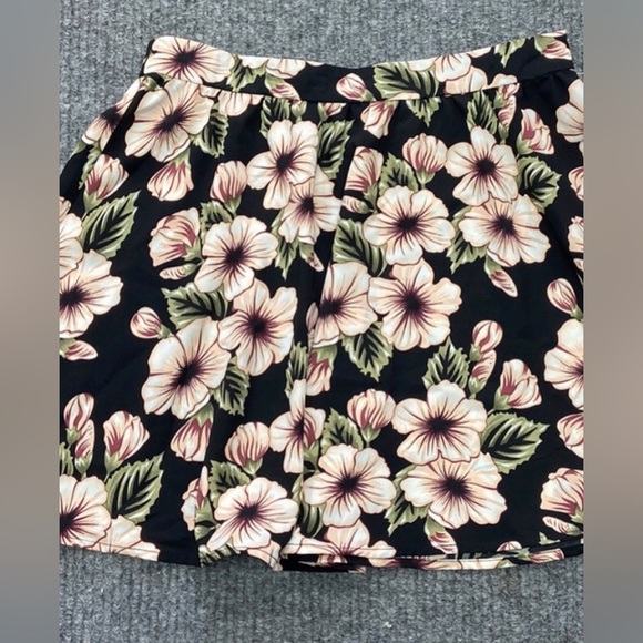 Floral Mini Skirt - Picture 5 of 5